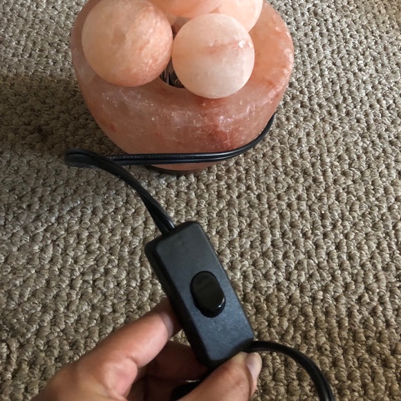 Himalayan salt lamp - Picture 3 of 4
